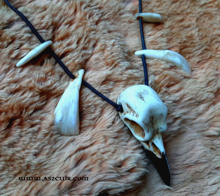 Collier Cràne de Corbeau Ref AAC266 (2) Colliers Crâne de Corbeau Ref AAC266