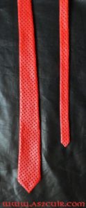 Cravates cuir rouge troué Ref VCB103