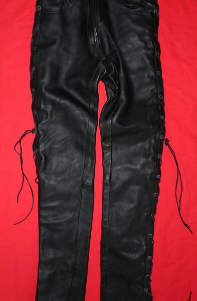 Pantalon cuir à lacets